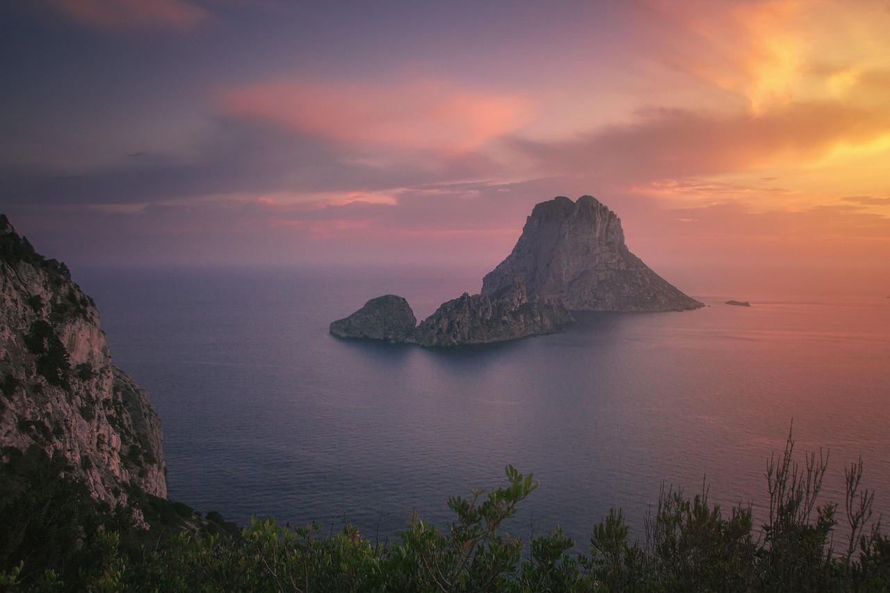 Cómo vivir un atardecer perfecto en Ibiza: los mejores spots